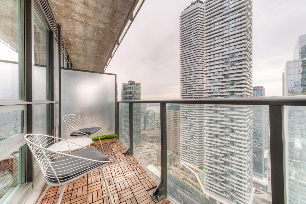 Stylish Newly Furnished Condo With Beautiful Lake View Toronto Bagian luar foto