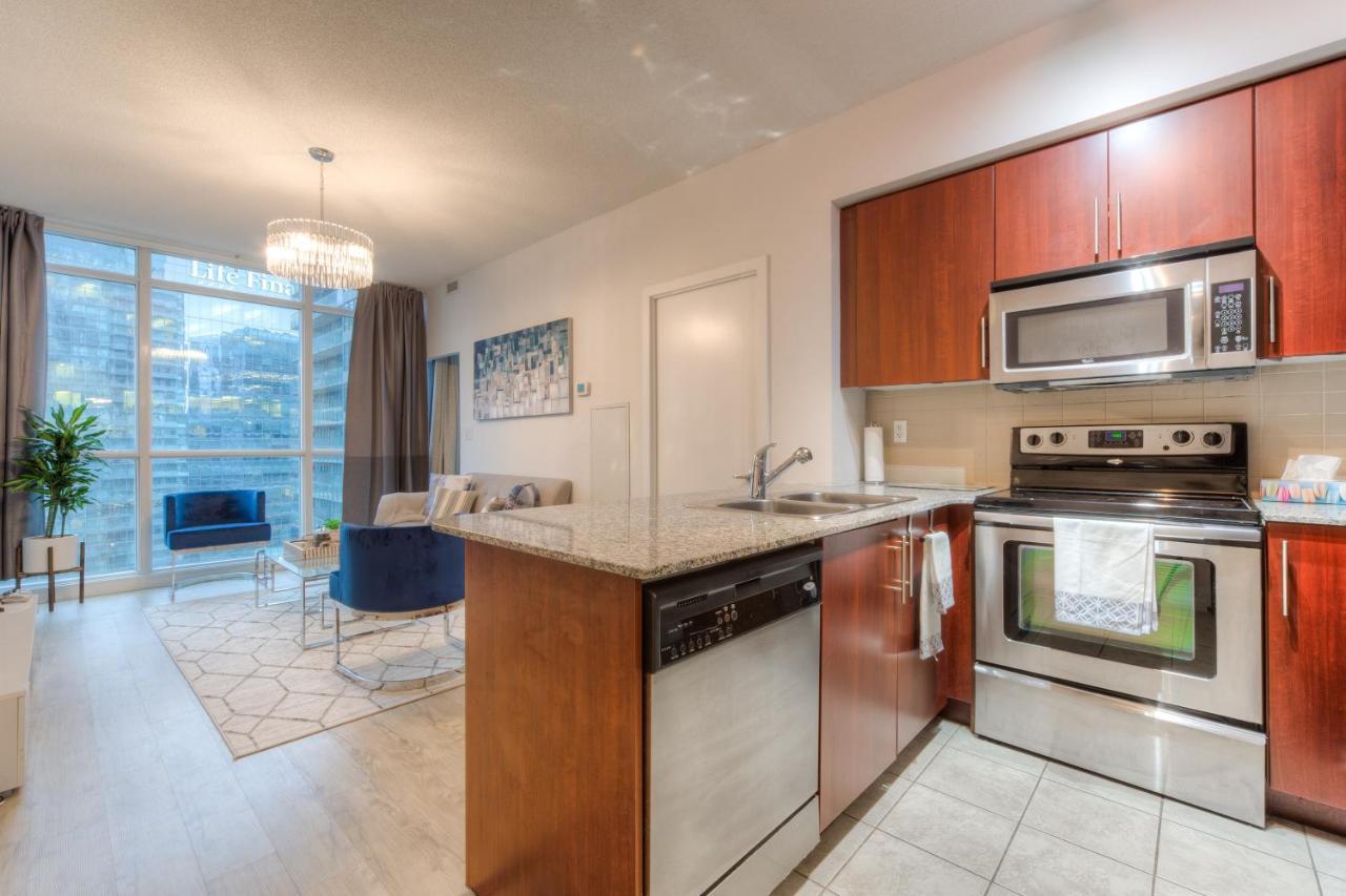 Stylish Newly Furnished Condo With Beautiful Lake View Toronto Bagian luar foto
