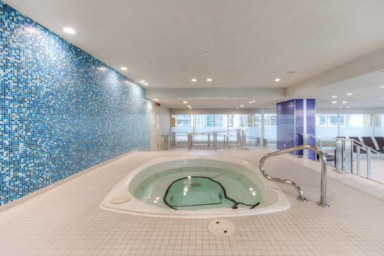 Stylish Newly Furnished Condo With Beautiful Lake View Toronto Bagian luar foto