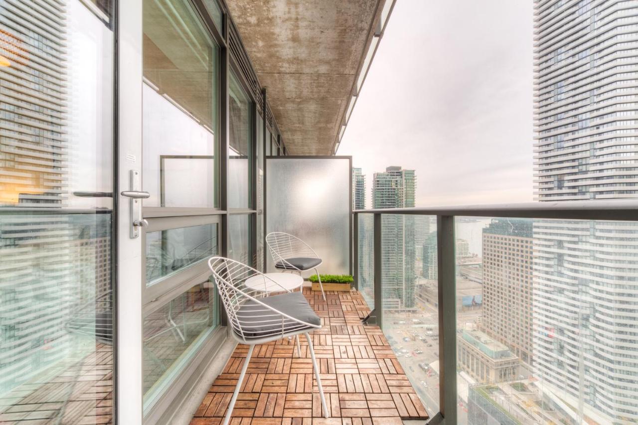 Stylish Newly Furnished Condo With Beautiful Lake View Toronto Bagian luar foto