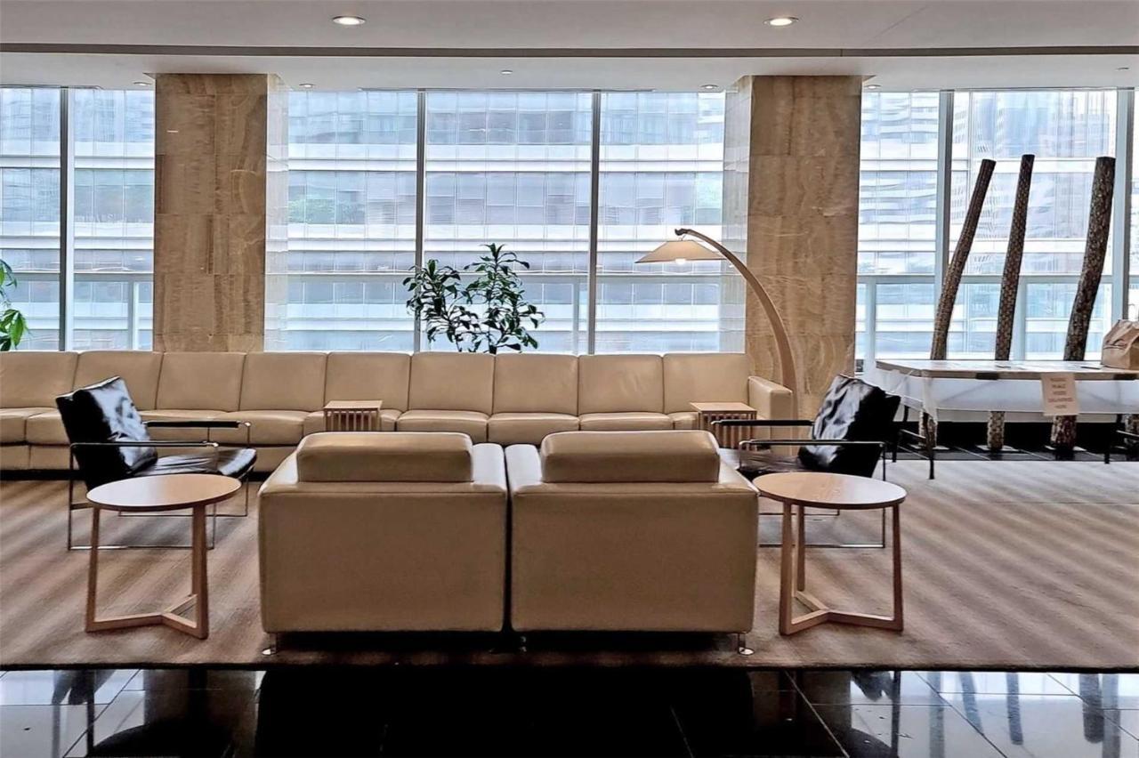 Stylish Newly Furnished Condo With Beautiful Lake View Toronto Bagian luar foto
