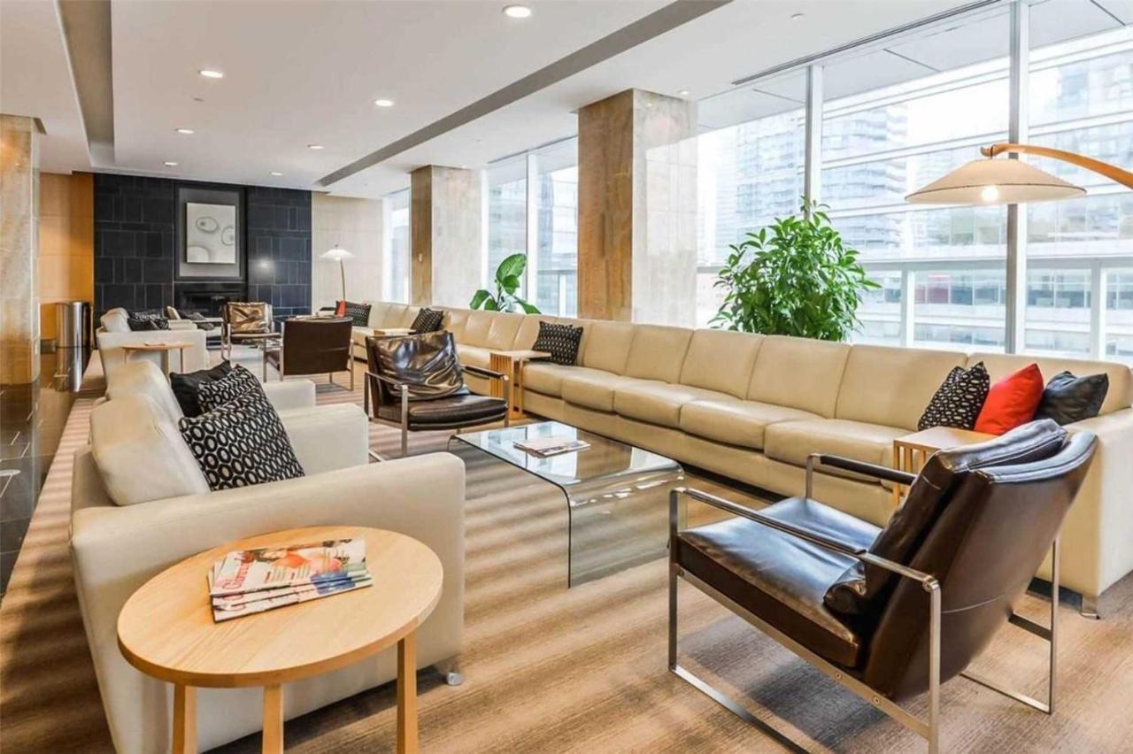 Stylish Newly Furnished Condo With Beautiful Lake View Toronto Bagian luar foto